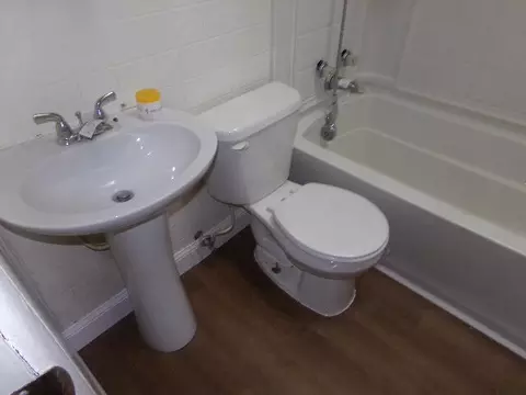 Bath - 360 Gruen Dr, Springfield, OH 45505 photo 1 of 1