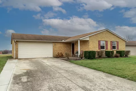 951 Manchester Dr, Greenville, OH 45331