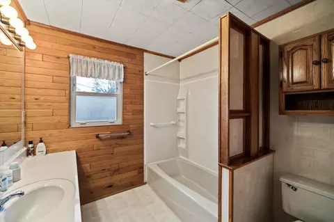 Bath - 846 Spruce Ave, Sidney, OH 45365 photo 1 of 2