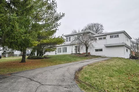 843 Tanglewood Dr, Springfield, OH 45504