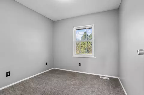 Bedroom - 1817 Villa Rd, Springfield, OH 45503 photo 3 of 6