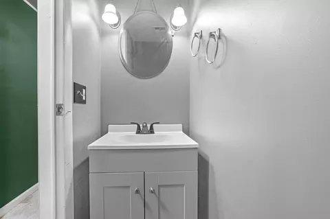 Bath - 1817 Villa Rd, Springfield, OH 45503 photo 3 of 3