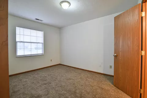 Bedroom - 2921 Caldwell St, Springfield, OH 45503 photo 5 of 9