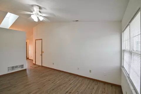 Living - 2921 Caldwell St, Springfield, OH 45503 photo 2 of 4