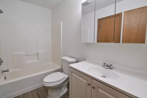 Bath - 2921 Caldwell St, Springfield, OH 45503 photo 1 of 4