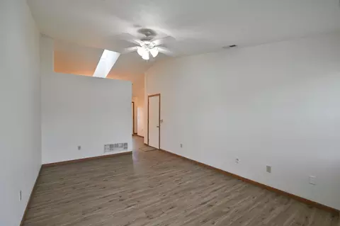 Living - 2921 Caldwell St, Springfield, OH 45503 photo 3 of 4
