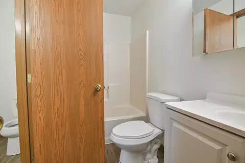 Bath - 2921 Caldwell St, Springfield, OH 45503 photo 2 of 4