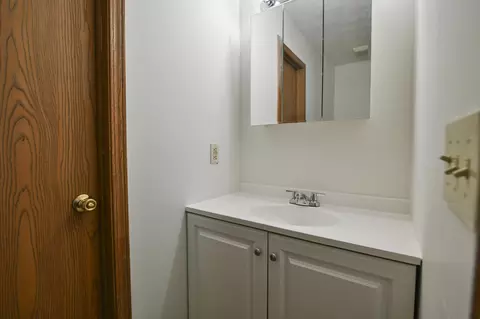 Bath - 2921 Caldwell St, Springfield, OH 45503 photo 4 of 4