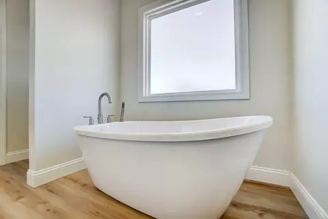 Bath - 5408 N Hampton Rd, Springfield, OH 45502 photo 6 of 8