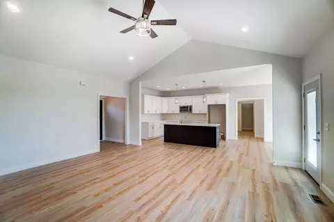 Living - 5408 N Hampton Rd, Springfield, OH 45502 photo 5 of 6