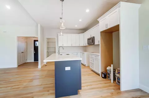 Kitchen - 5408 N Hampton Rd, Springfield, OH 45502 photo 3 of 5