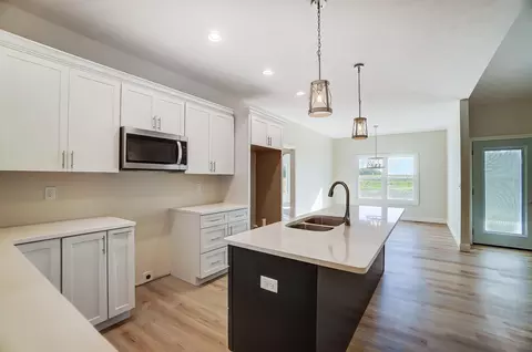 Kitchen - 5408 N Hampton Rd, Springfield, OH 45502 photo 5 of 5