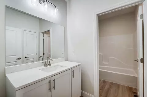 Bath - 5408 N Hampton Rd, Springfield, OH 45502 photo 7 of 8