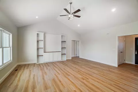 Living - 5408 N Hampton Rd, Springfield, OH 45502 photo 4 of 6