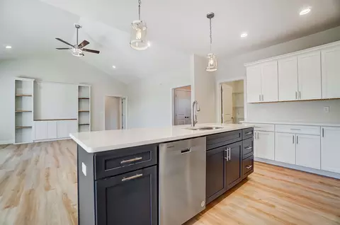 Kitchen - 5408 N Hampton Rd, Springfield, OH 45502 photo 4 of 5