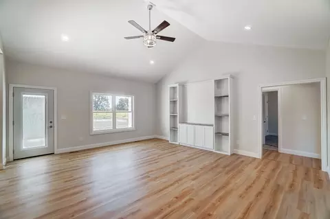 Living - 5408 N Hampton Rd, Springfield, OH 45502 photo 1 of 6