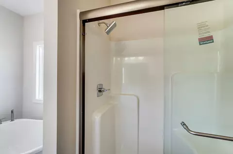 Bath - 5408 N Hampton Rd, Springfield, OH 45502 photo 3 of 8