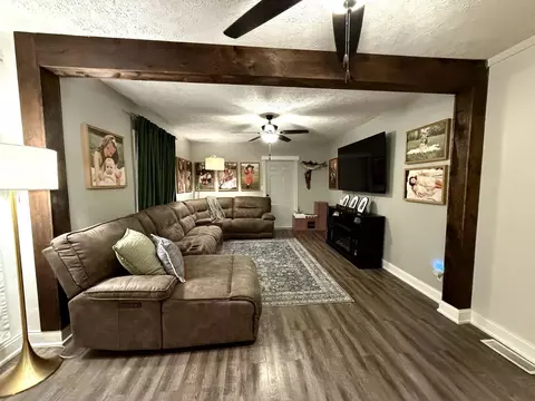 2152 W Blee Rd, Springfield, OH 45502 photo 4