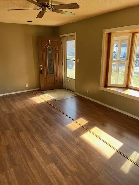 Living - 209 E Forest St, Celina, OH 45822 photo 2 of 4