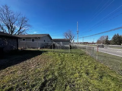 Exterior - 209 E Forest St, Celina, OH 45822 photo 3 of 4