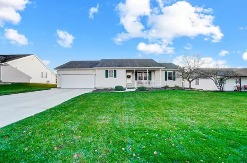 1113 Poppy Dr, Wapakoneta, OH 45895