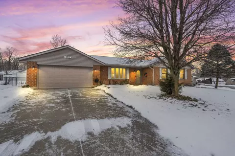102 Nikki Ln, Lewisburg, OH 45338