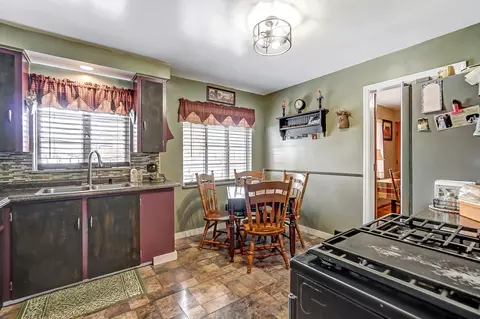 Kitchen - 2112 Miracle Mile, Springfield, OH 45503 photo 7 of 7