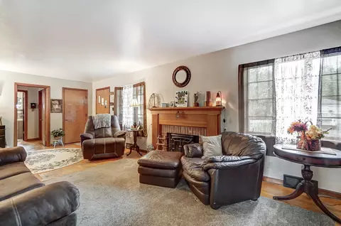 Living - 2112 Miracle Mile, Springfield, OH 45503 photo 2 of 2