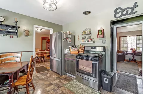Kitchen - 2112 Miracle Mile, Springfield, OH 45503 photo 5 of 7