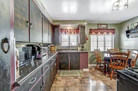 Kitchen - 2112 Miracle Mile, Springfield, OH 45503 photo 6 of 7