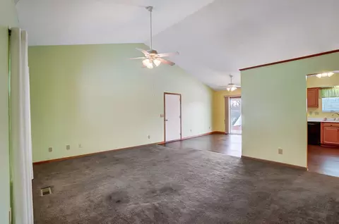 1247 Warbler Rdg, Springfield, OH 45503 photo 4