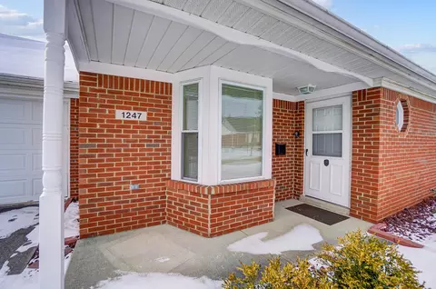 1247 Warbler Rdg, Springfield, OH 45503 photo 2