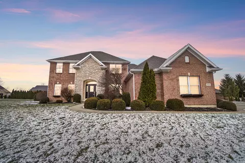 2645 Meadowpoint Dr, Troy, OH 45373