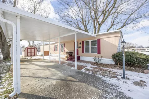 1800 Reservoir Rd #157, Lima, OH 45804