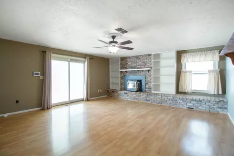 Living - 2957 Alameda Dr, Springfield, OH 45503 photo 1 of 4