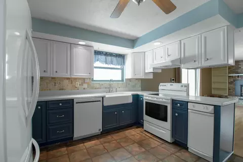 Kitchen - 2957 Alameda Dr, Springfield, OH 45503 photo 1 of 2