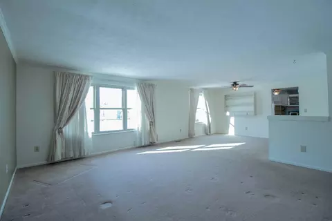 Living - 2957 Alameda Dr, Springfield, OH 45503 photo 4 of 4