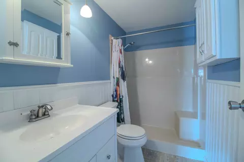 Bath - 2957 Alameda Dr, Springfield, OH 45503 photo 2 of 2