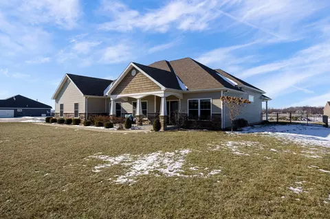 2516 Fiesta Dr, Troy, OH 45373