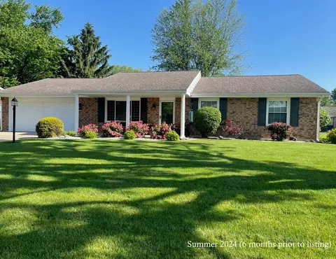 768 Honeysuckle Dr, Greenville, OH 45331