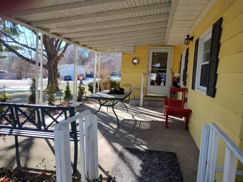 1242 Holly Dr, Springfield, OH 45504 photo 2