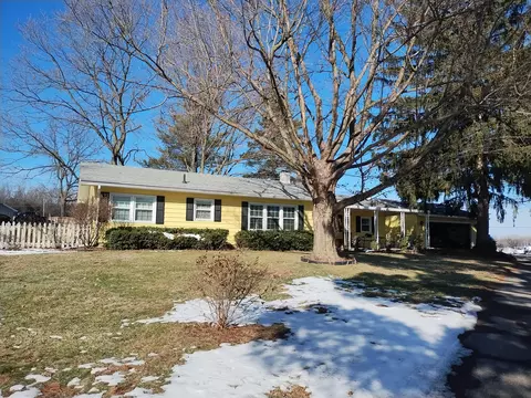 1242 Holly Dr, Springfield, OH 45504