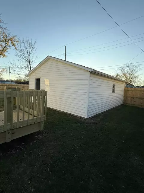 209 N Thompson Ave, Springfield, OH 45504 photo 4