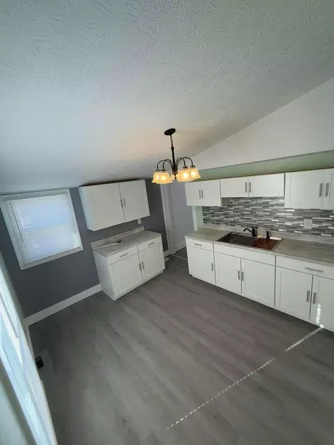 209 N Thompson Ave, Springfield, OH 45504 photo 12