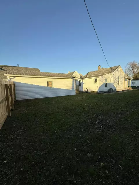 209 N Thompson Ave, Springfield, OH 45504 photo 2