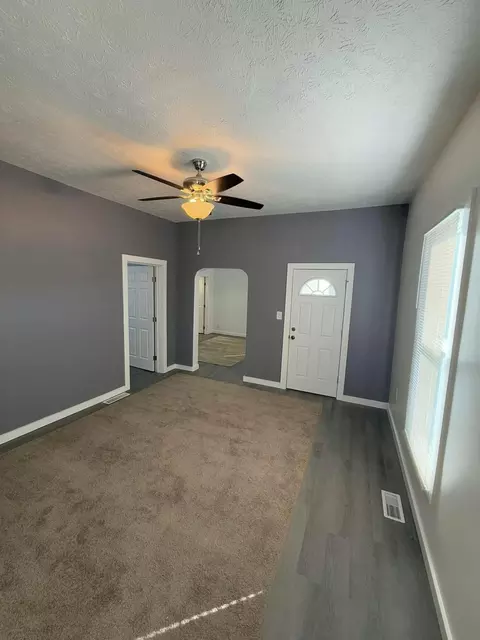 209 N Thompson Ave, Springfield, OH 45504 photo 5