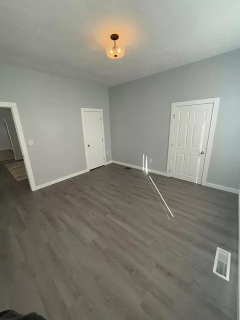 209 N Thompson Ave, Springfield, OH 45504 photo 9