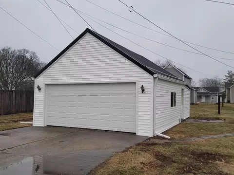 409 W Wayne St, Celina, OH 45822 photo 2
