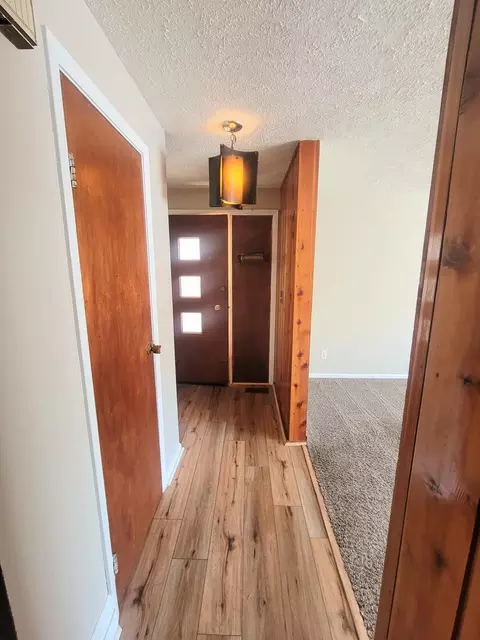 Entry Way - 530 Catherine St, Springfield, OH 45505 photo 1 of 4