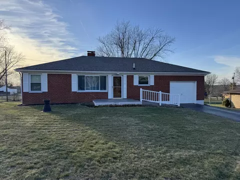 1673 Uplands Dr, Springfield, OH 45506